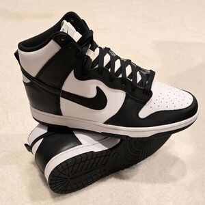Nike Men's Black and White High-Top Sneakers